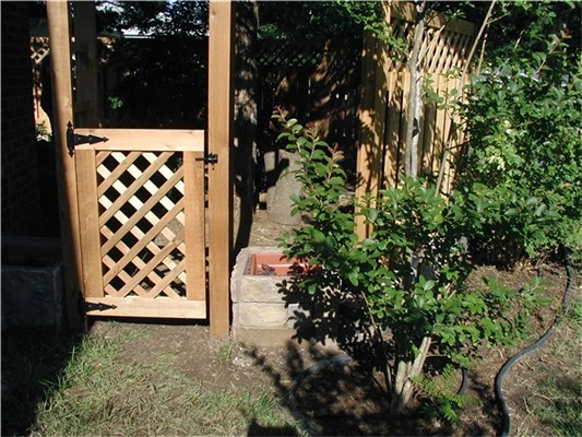 BUILD A GARDEN GATE | LATTICE GARDEN GATE | LATTICE GATE: GARDENING